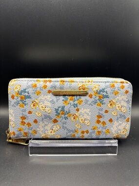 Steve Madden Light Blue Floral Zip Wallet with Gold Hardware